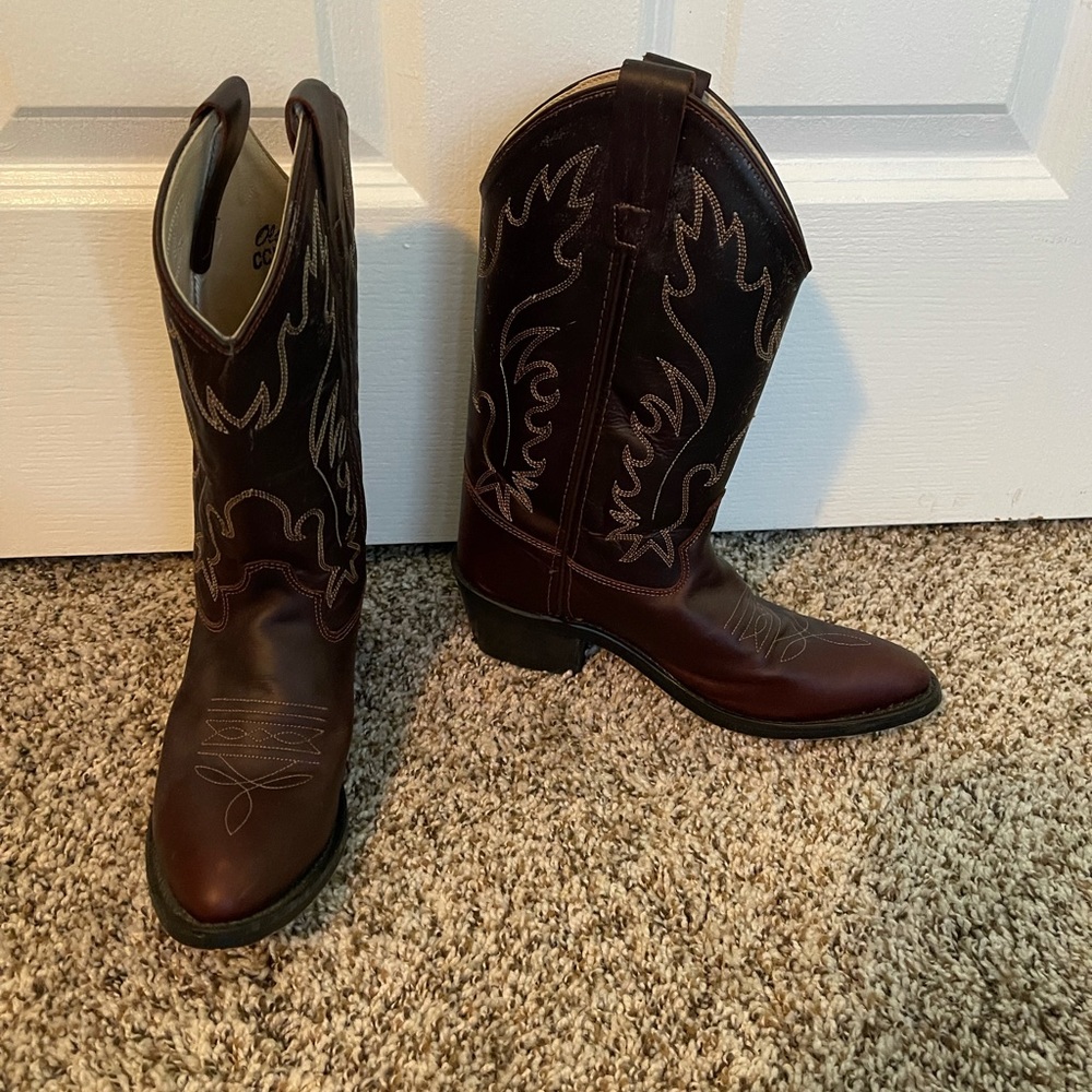 Cowboy boots. Pointed toe. Size 6. Women’s